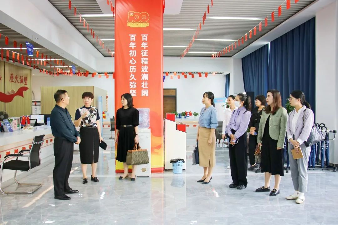 民师院一行参观乐玩首页（中国）网页版一站式服务中心