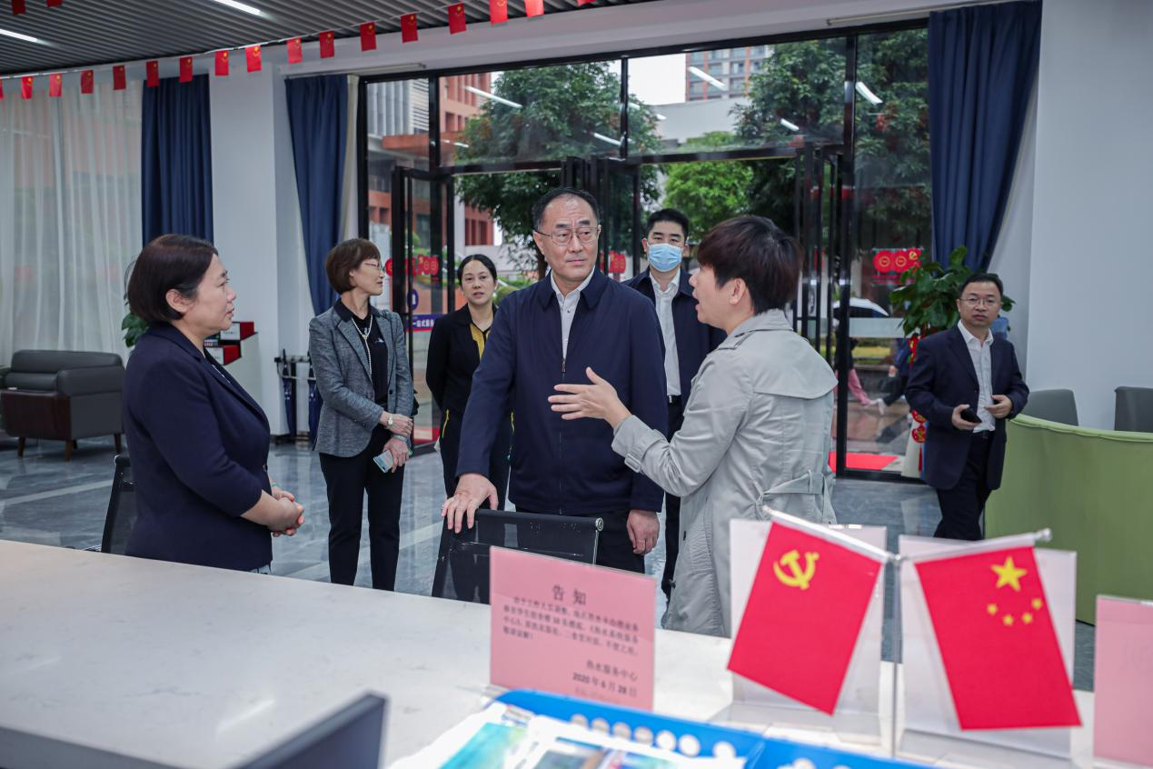 江小群司长参观乐玩首页（中国）网页版“一站式”服务中心