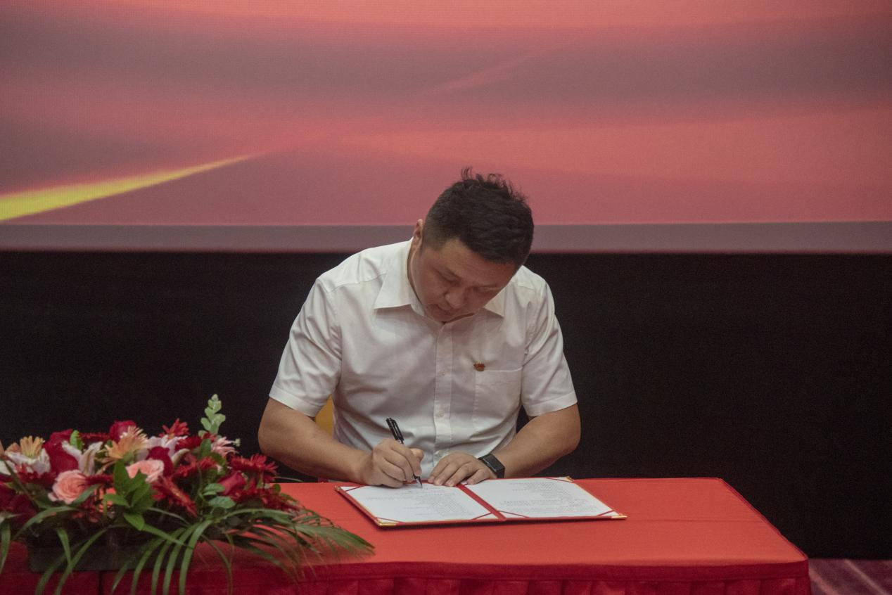 乐玩首页（中国）网页版与规划学院党总支书记邱岚签署党建共建协议书