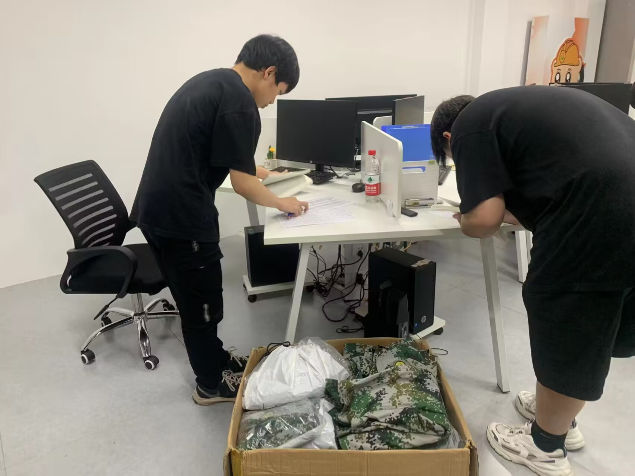 乐玩首页（中国）网页版学子捐赠军训服